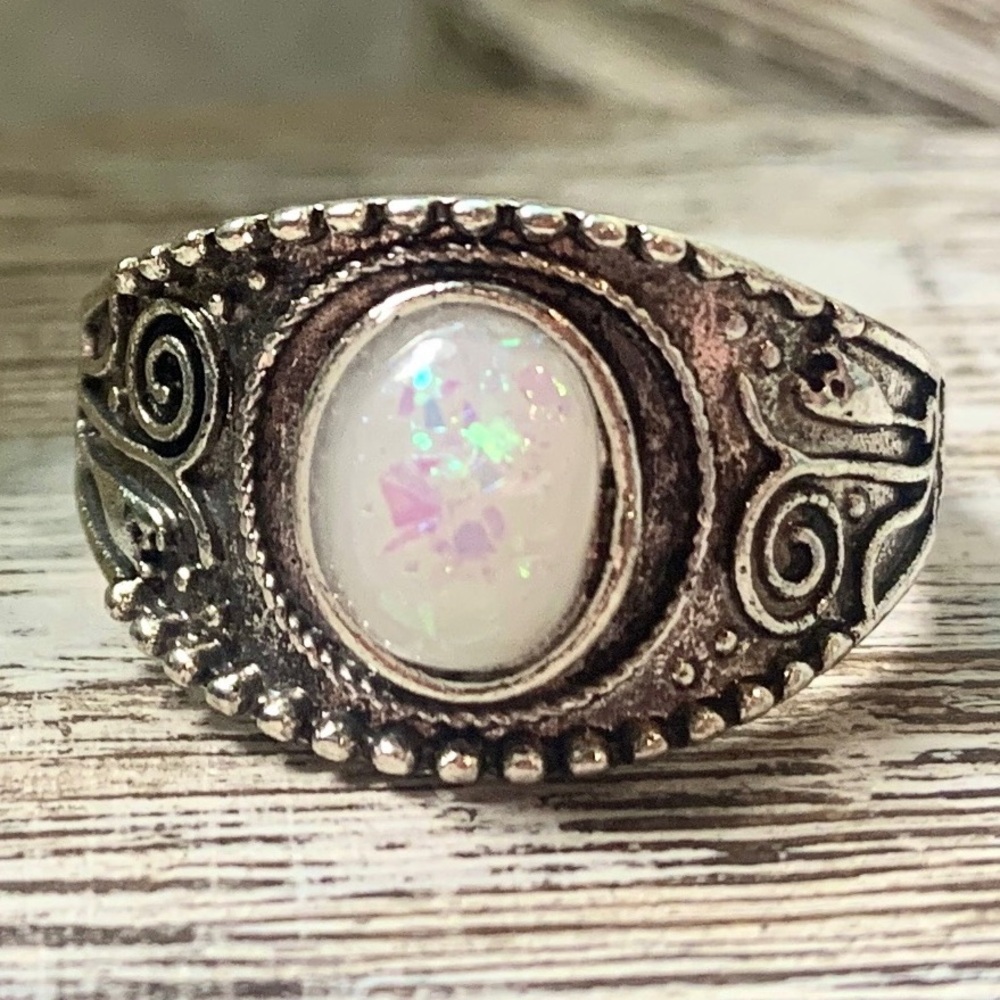 3244 Vintage-Inspired Silver Acrylic Faux Opal Ring